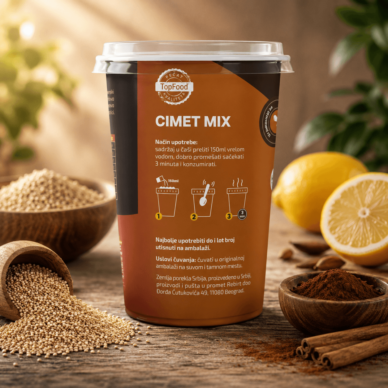 Zdrava kaša sa kinoom, proteinom graška, bademovim proteinskim brašnom, organskim cejlonskim cimetom, sirovim kakaom i liofilizovanim limunom za hranljiv i ukusan doručak.